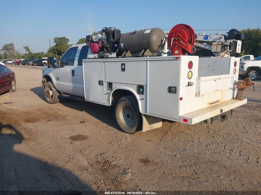 1FD8X3HT4FEC04094 2015 FORD F350 photo no. 3