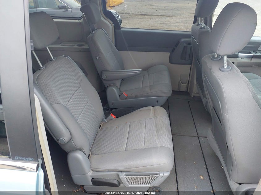 2008 Chrysler Town & Country Touring VIN: 2A8HR54P08R805567 Lot: 43187702