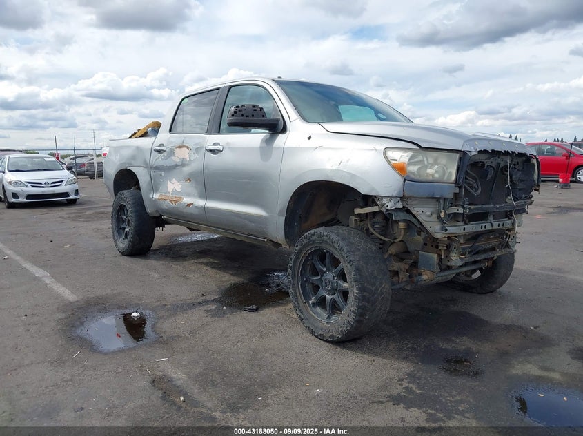 TOYOTA TUNDRA LIMITED 5.7L V8