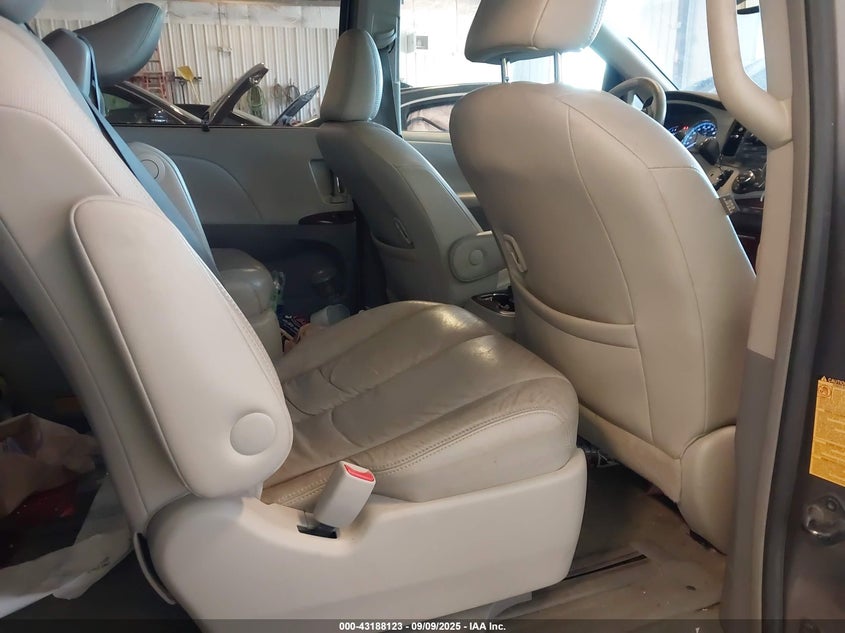 2011 Toyota Sienna Xle VIN: 5TDDK3DC8BS019073 Lot: 43188123