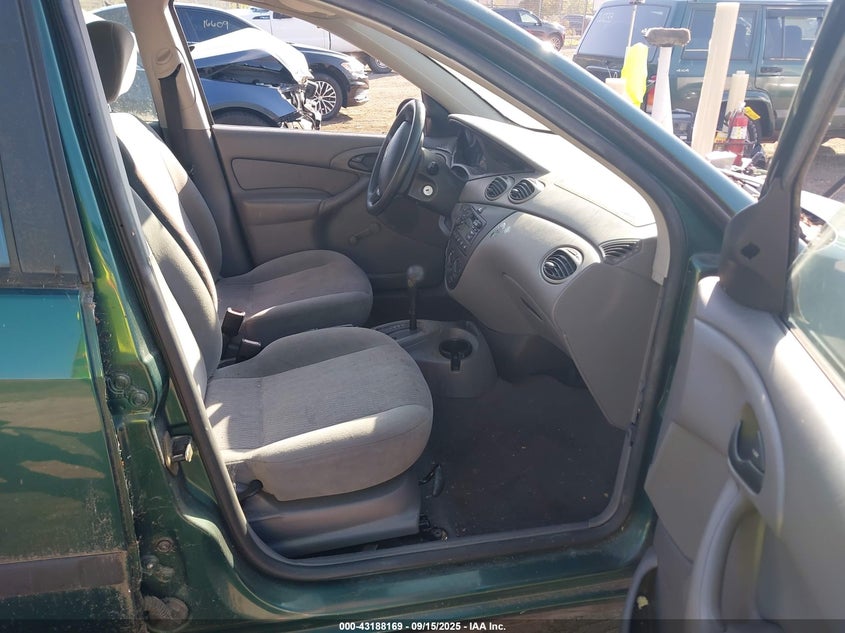 1FAFP33P31W155548 2001 FORD FOCUS photo no. 5