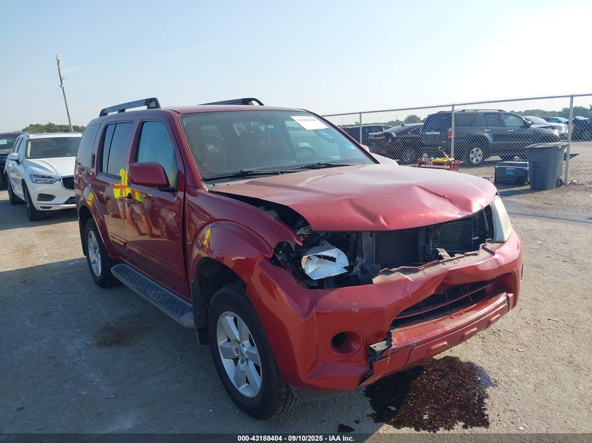 NISSAN PATHFINDER SE