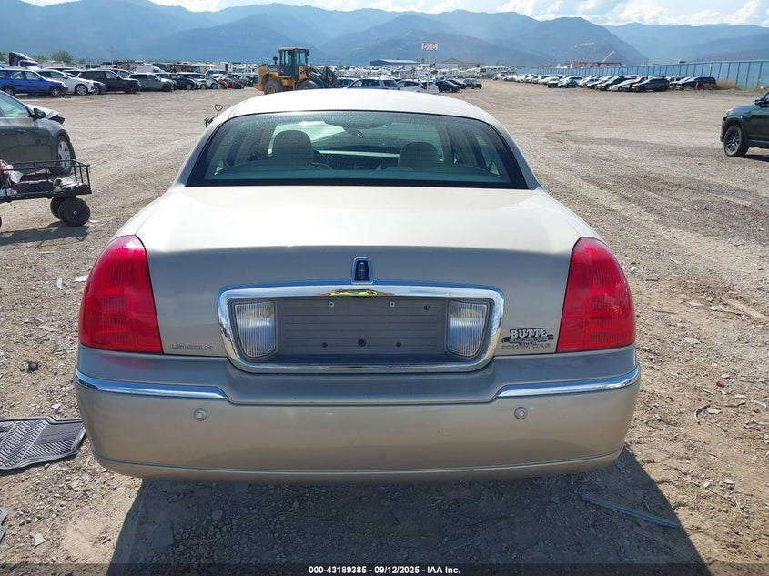 2004 Lincoln Town Car Signature VIN: 1LNHM81W04Y641354 Lot: 43189385