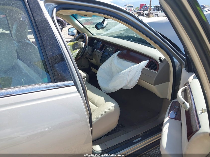 2004 LINCOLN TOWN CAR auction photo 5