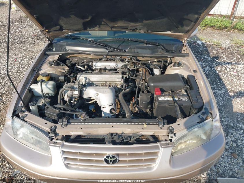 1998 Toyota Camry Le VIN: JT2BG28K4W0143881 Lot: 43189501