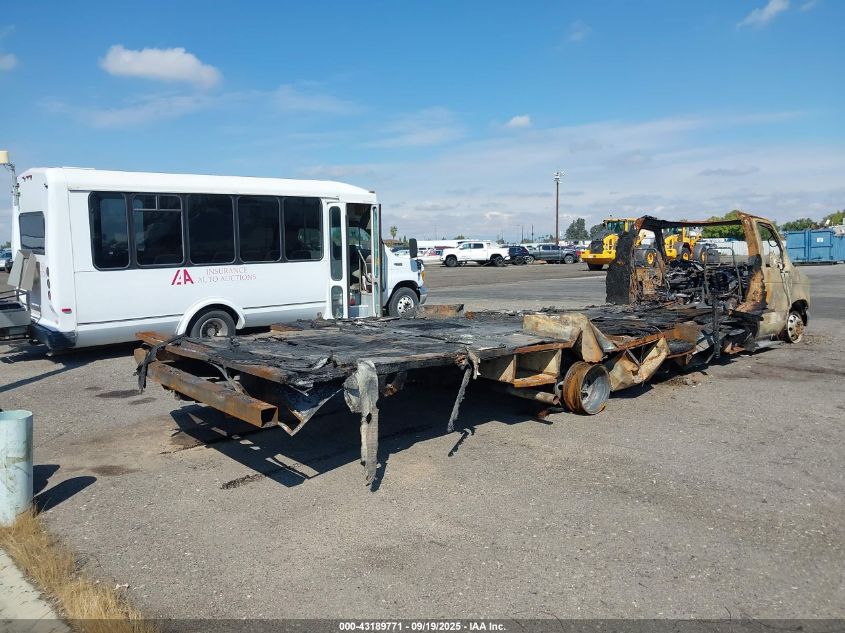 2001 Ford E-450 Cutaway Standard VIN: 1FDXE45S41HA69872 Lot: 43189771