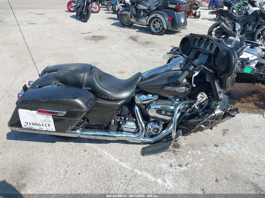 2021 HARLEY-DAVIDSON FLHX - 1HD1KBC11MB605491