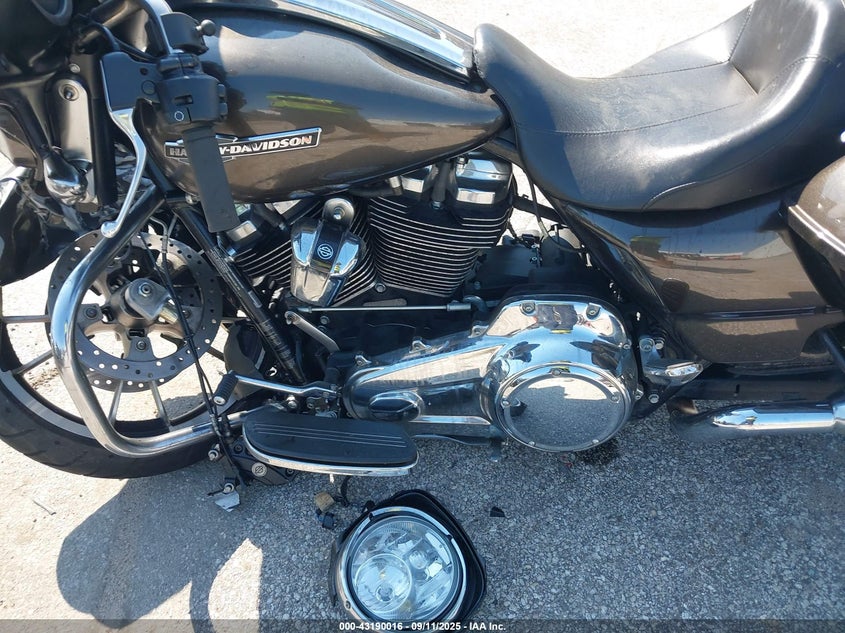 2021 HARLEY-DAVIDSON FLHX - 1HD1KBC11MB605491