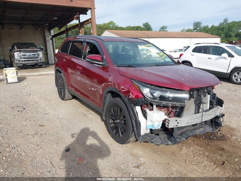 2019 TOYOTA HIGHLANDER SE - 5TDJZRFH0KS599817