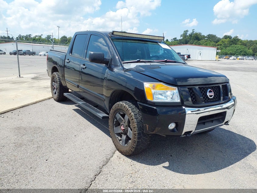 NISSAN TITAN SV