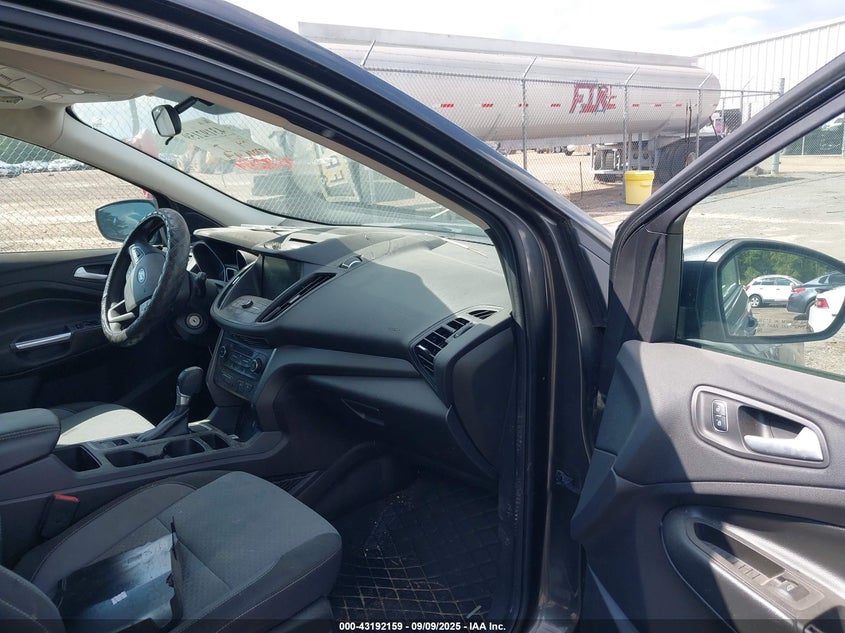 1FMCU9GD0HUC55486 2017 Ford Escape 1.5 Se Grey