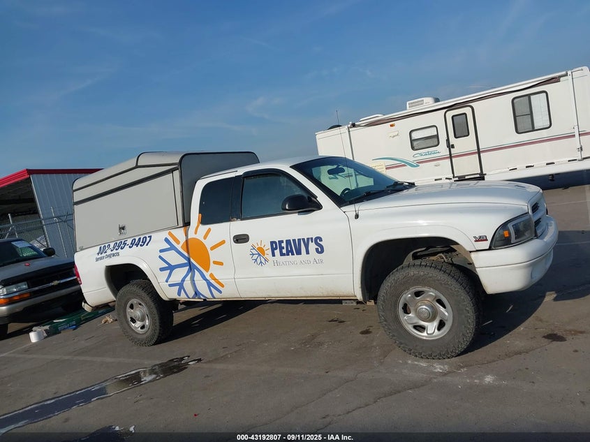 1B7GG22N3YS765590 2000 DODGE DAKOTA photo no. 13