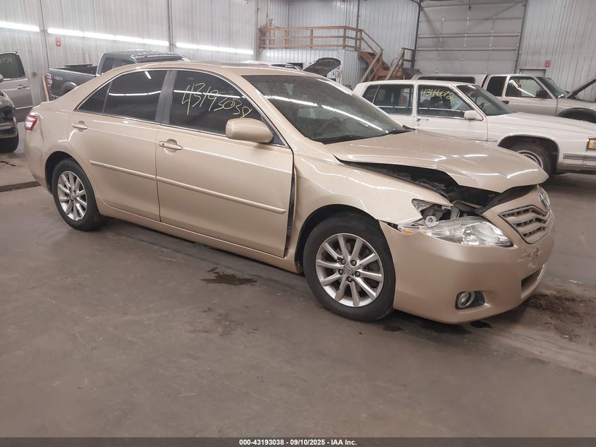 TOYOTA CAMRY XLE