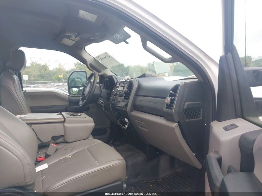 2017 Ford F-350 Chassis Xl VIN: 1FDRF3G62HEF22754 Lot: 43193157