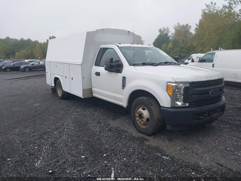 1FDRF3G62HEF22754 2017 Ford F-350 Chassis Xl auction photo 1