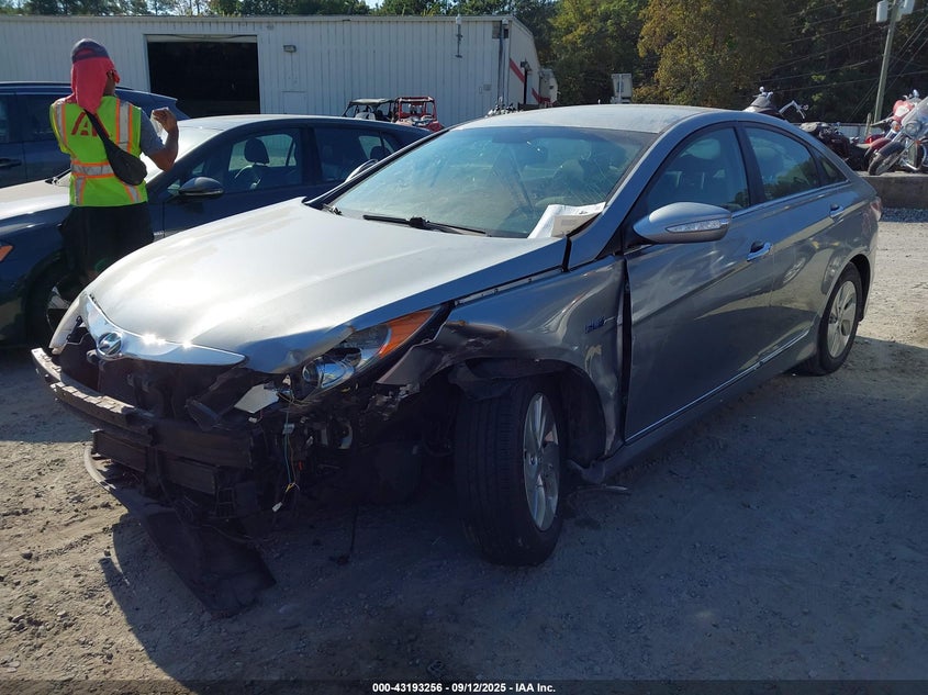 2014 HYUNDAI SONATA HYBRID - KMHEC4A48EA118090
