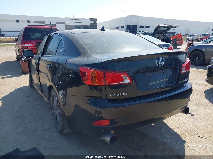 JTHCF5C22A5041092 2010 LEXUS IS photo no. 3