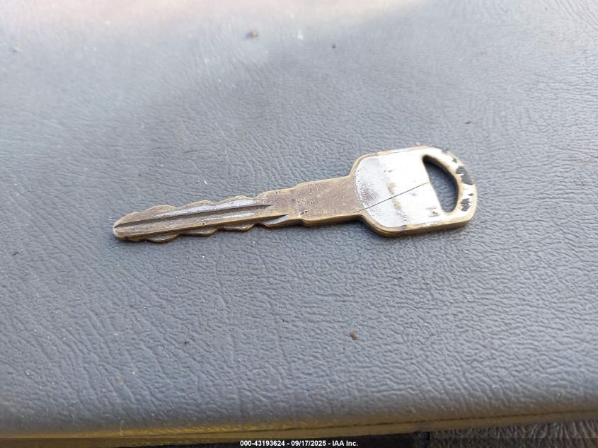 2000 Chevrolet Astro VIN: 1GNDM19W6YB213903 Lot: 43193624