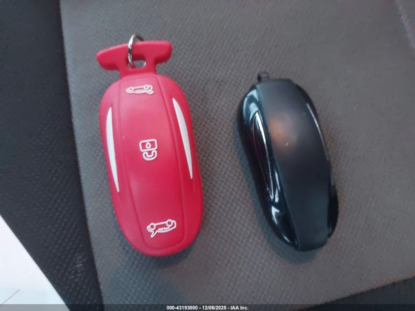 2018 Tesla Model X VIN: 5YJXCBE23JF136055 Lot: 43193800