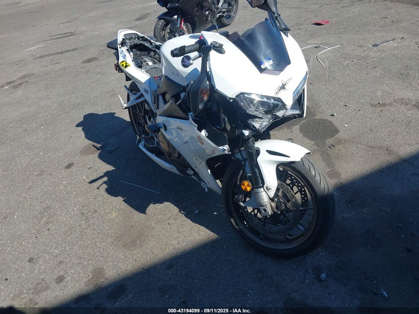 JH2RC7912EK000698 2014 Honda Vfr800 F auction photo 1