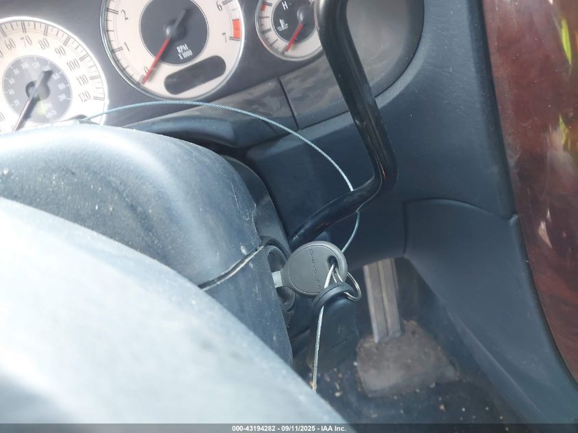 2001 Chrysler Town & Country Lxi VIN: 2C8GP54L81R215837 Lot: 43194282