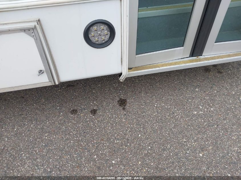 2018 Ford E-350 Cutaway VIN: 1FDEE3FS2JDC33157 Lot: 43194295