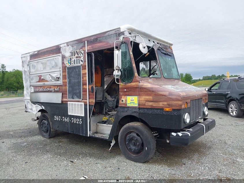 2004 FREIGHTLINER CHASSIS M LINE WALK-IN VAN