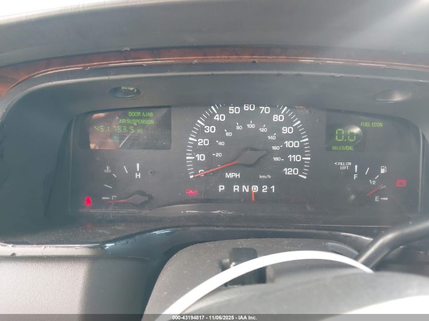 2001 Lincoln Town Car Executive VIN: 1LNHM84W11Y632590 Lot: 43194817