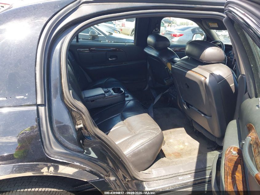 2001 Lincoln Town Car Executive VIN: 1LNHM84W11Y632590 Lot: 43194817