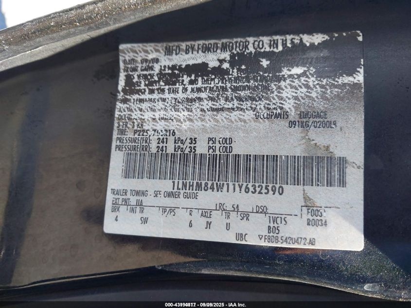 2001 Lincoln Town Car Executive VIN: 1LNHM84W11Y632590 Lot: 43194817