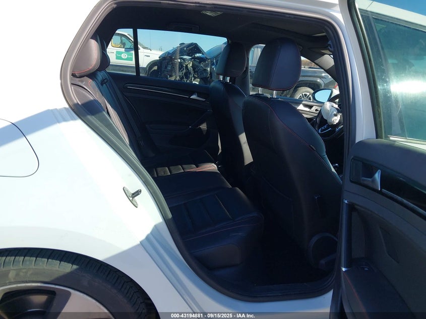 2016 VOLKSWAGEN GOLF GTI SE W/PERFORMANCE PACKAGE 4-DOOR - 3VW447AU0GM033598