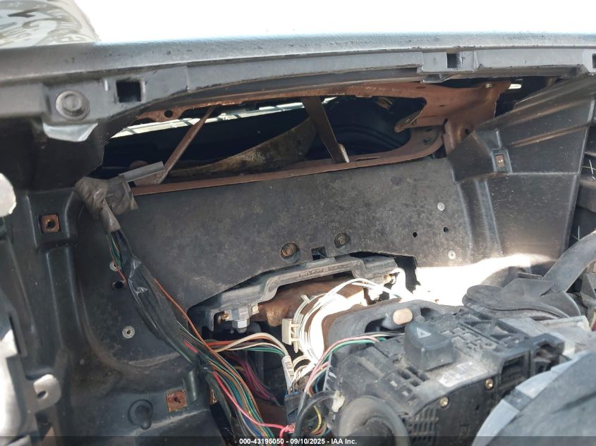 2004 GMC Yukon Sle VIN: 1GKEC13V44J274073 Lot: 43195050