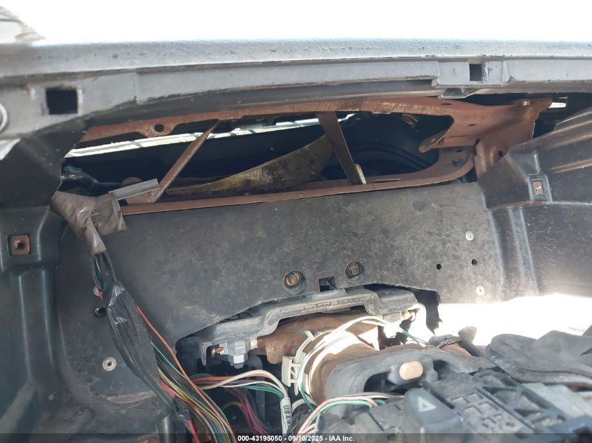 2004 GMC Yukon Sle VIN: 1GKEC13V44J274073 Lot: 43195050