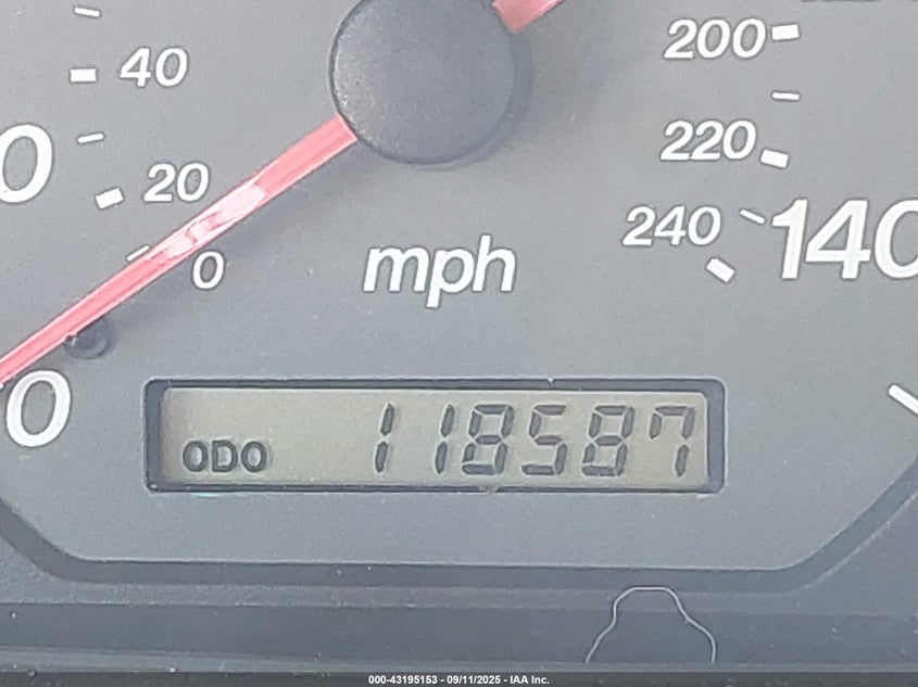 2002 Mazda 626 Lx VIN: 1YVGF22C725284629 Lot: 43195153