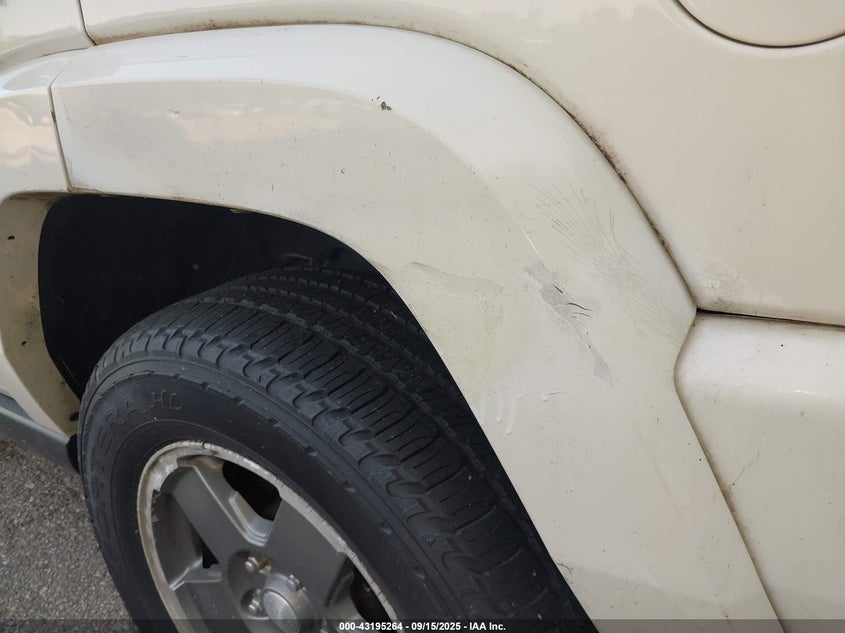 2008 Jeep Commander Sport VIN: 1J8HG48K98C108194 Lot: 43195264