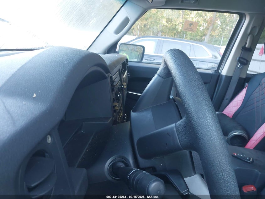 2008 Jeep Commander Sport VIN: 1J8HG48K98C108194 Lot: 43195264