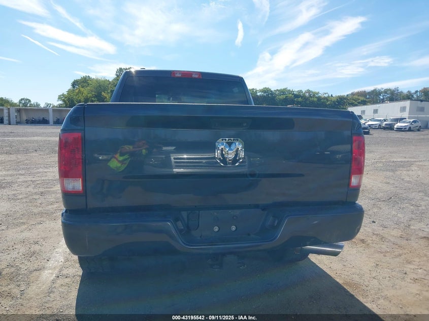 2018 Ram 1500 Express 4X4 6'4 Box VIN: 1C6RR7FG1JS348817 Lot: 43195542