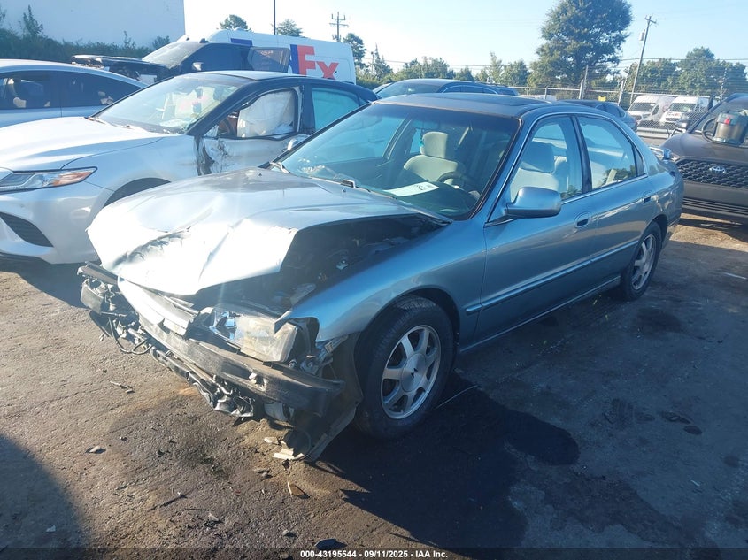 1HGCD5654RA111869 1994 HONDA ACCORD photo no. 2
