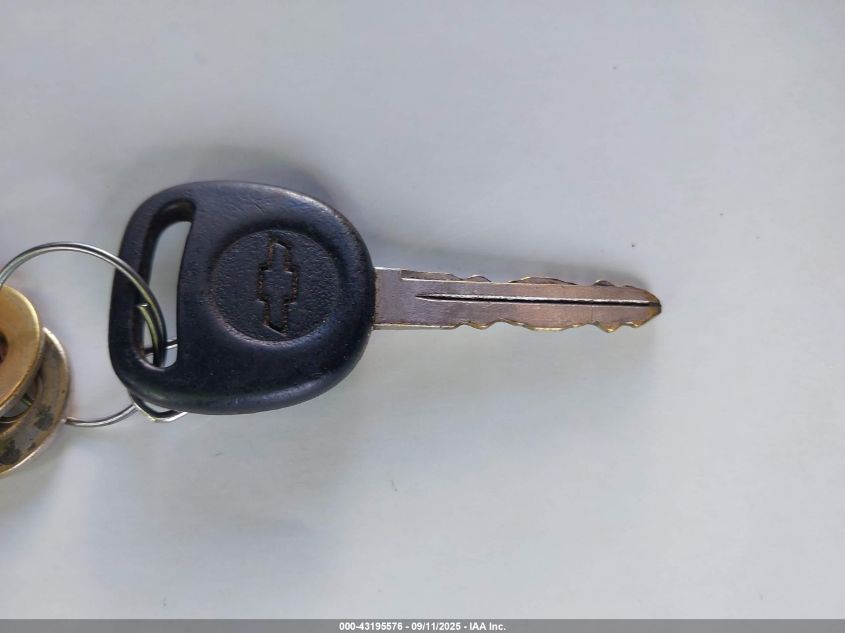 2000 Chevrolet Silverado 1500 VIN: 1GCEC14V9YE417169 Lot: 43195576