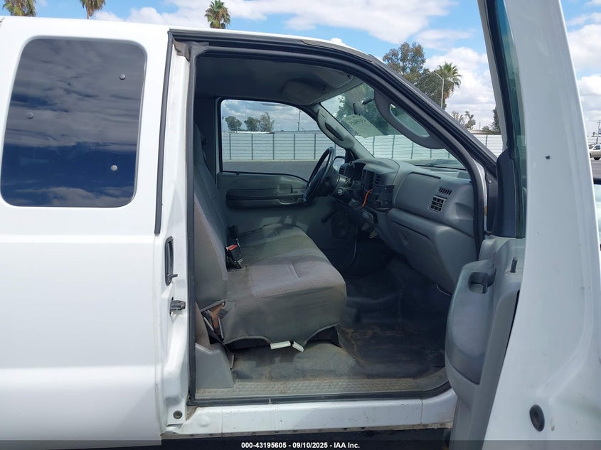 1FTNX20LX3EB96981 2003 FORD F250 photo no. 5