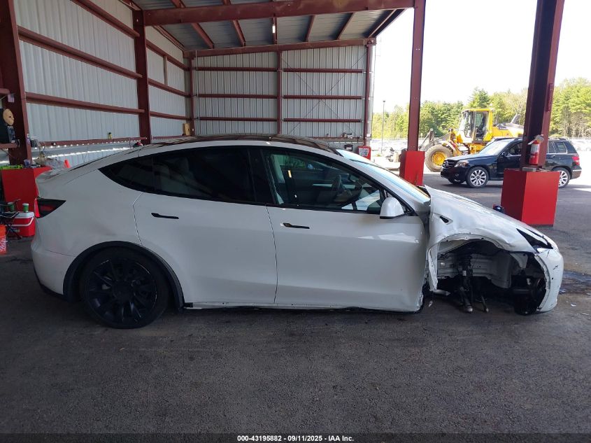 2022 Tesla Model Y Long Range Dual Motor All-Wheel Drive VIN: 7SAYGDEE1NF543976 Lot: 43195882