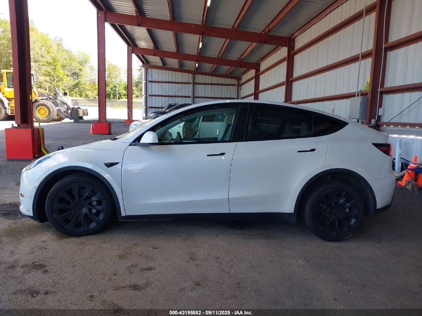 2022 Tesla Model Y Long Range Dual Motor All-Wheel Drive VIN: 7SAYGDEE1NF543976 Lot: 43195882