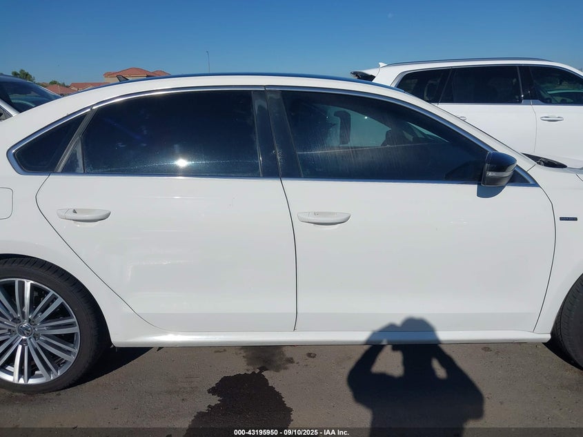 2015 VOLKSWAGEN PASSAT 1.8T SPORT - 1VWBT7A34FC079887