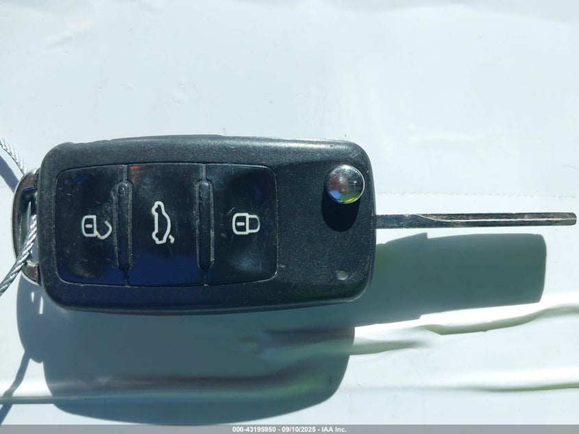 2015 VOLKSWAGEN PASSAT 1.8T SPORT - 1VWBT7A34FC079887