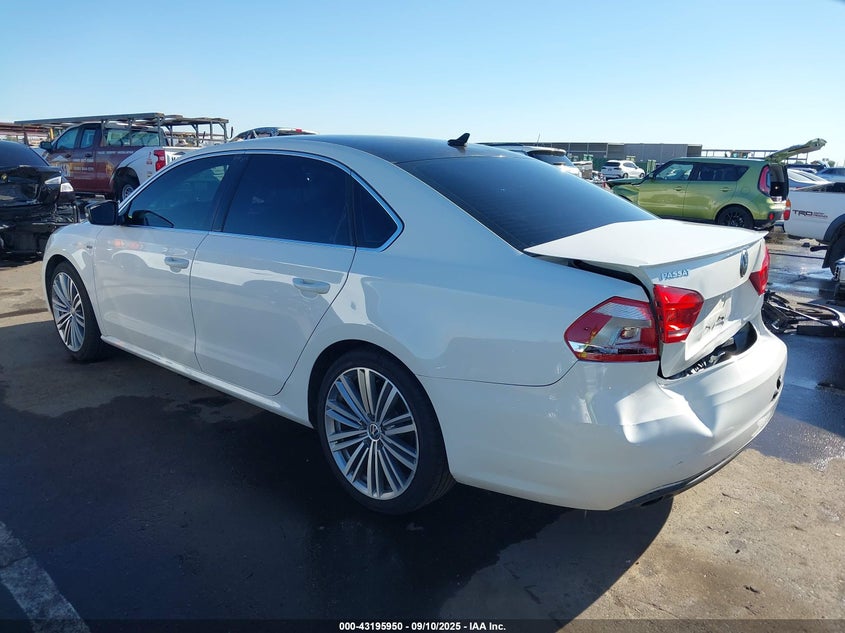 2015 VOLKSWAGEN PASSAT 1.8T SPORT - 1VWBT7A34FC079887