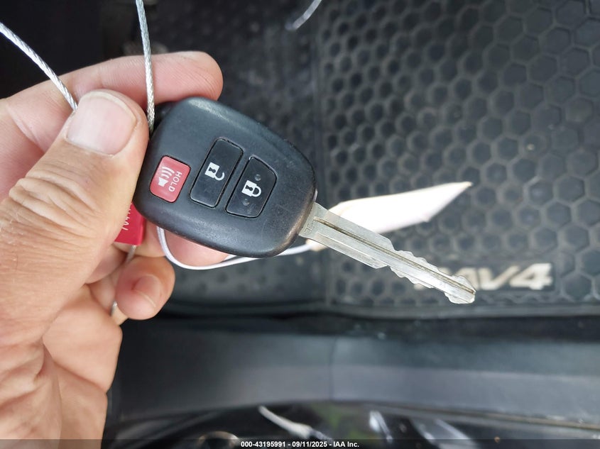 2015 TOYOTA RAV4 LE - 2T3BFREV5FW259720