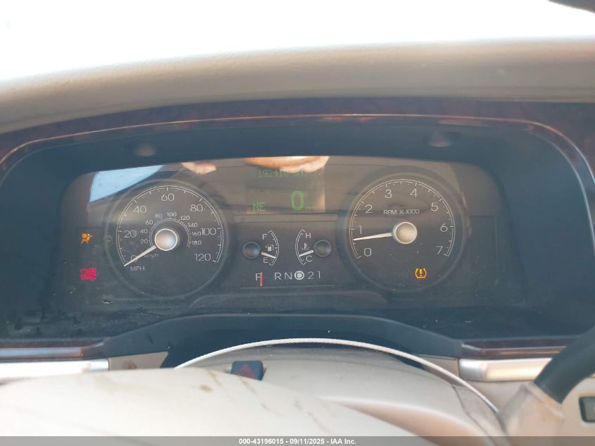 2008 Lincoln Town Car Signature Limited VIN: 2LNHM82V18X648714 Lot: 43196015