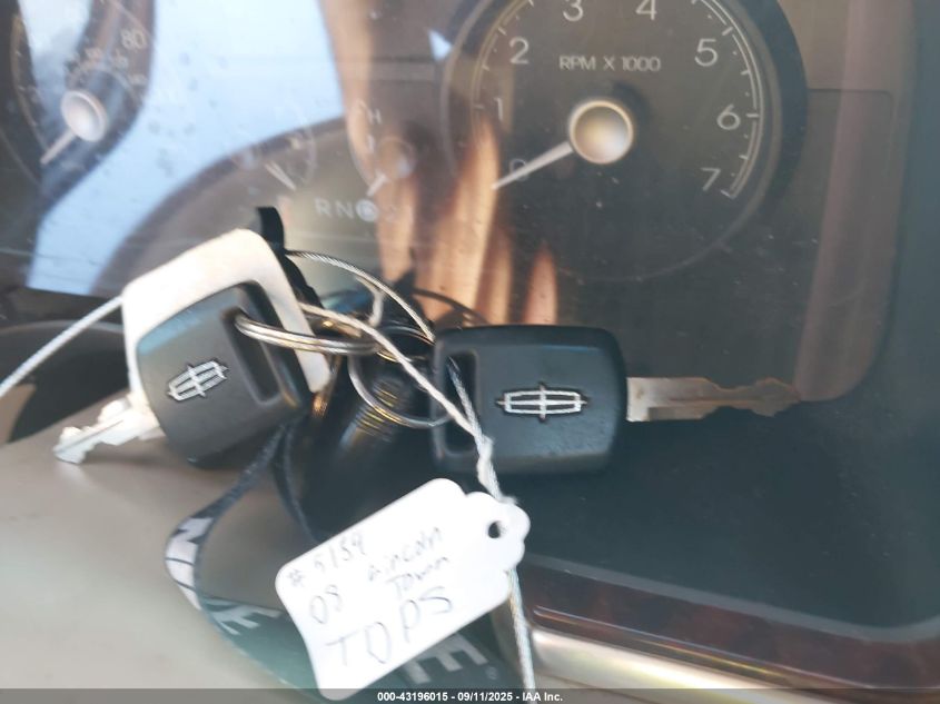 2008 Lincoln Town Car Signature Limited VIN: 2LNHM82V18X648714 Lot: 43196015