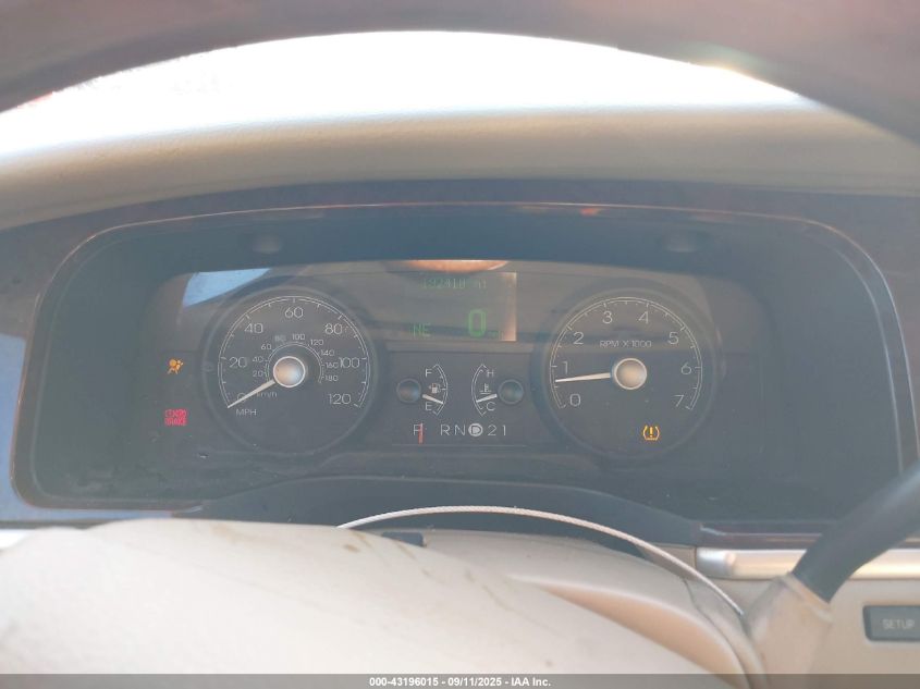 2008 Lincoln Town Car Signature Limited VIN: 2LNHM82V18X648714 Lot: 43196015