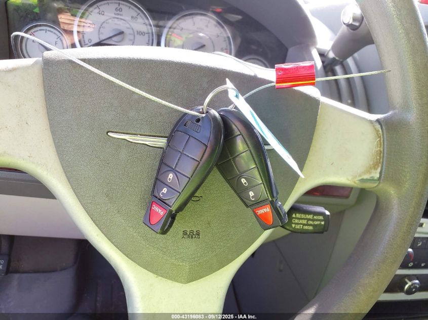 2010 Chrysler Town & Country Lx VIN: 2A4RR4DEXAR215252 Lot: 43196083